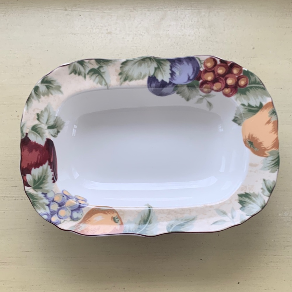 Noble Excellence Napa Valley 
oval Vegetable bowl